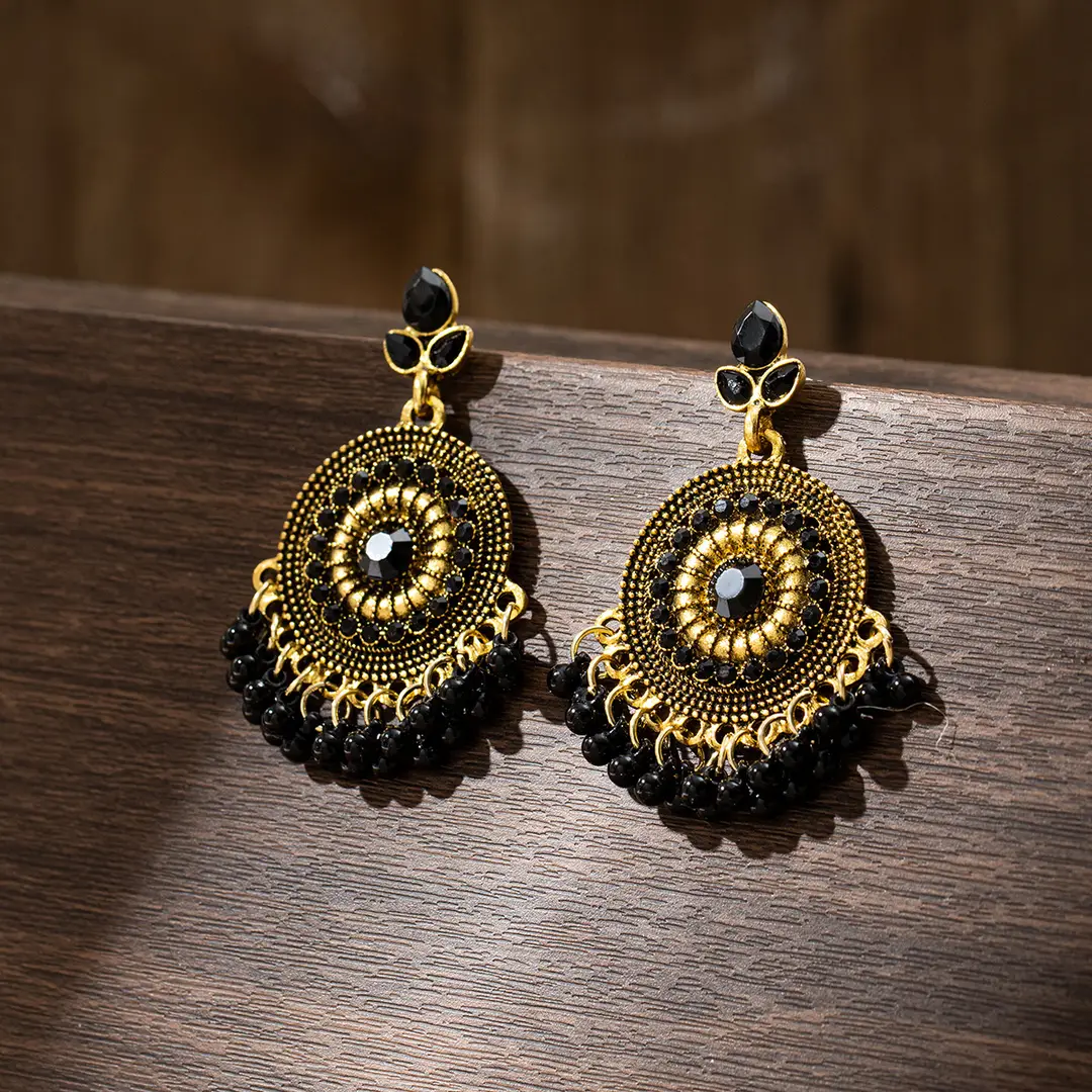 Round Full Diamond Pearl Tassel Earrings, Exotic Crystal Long Ethnic Style Beaded Gold Earrings, Travel Street Photography — feature 11