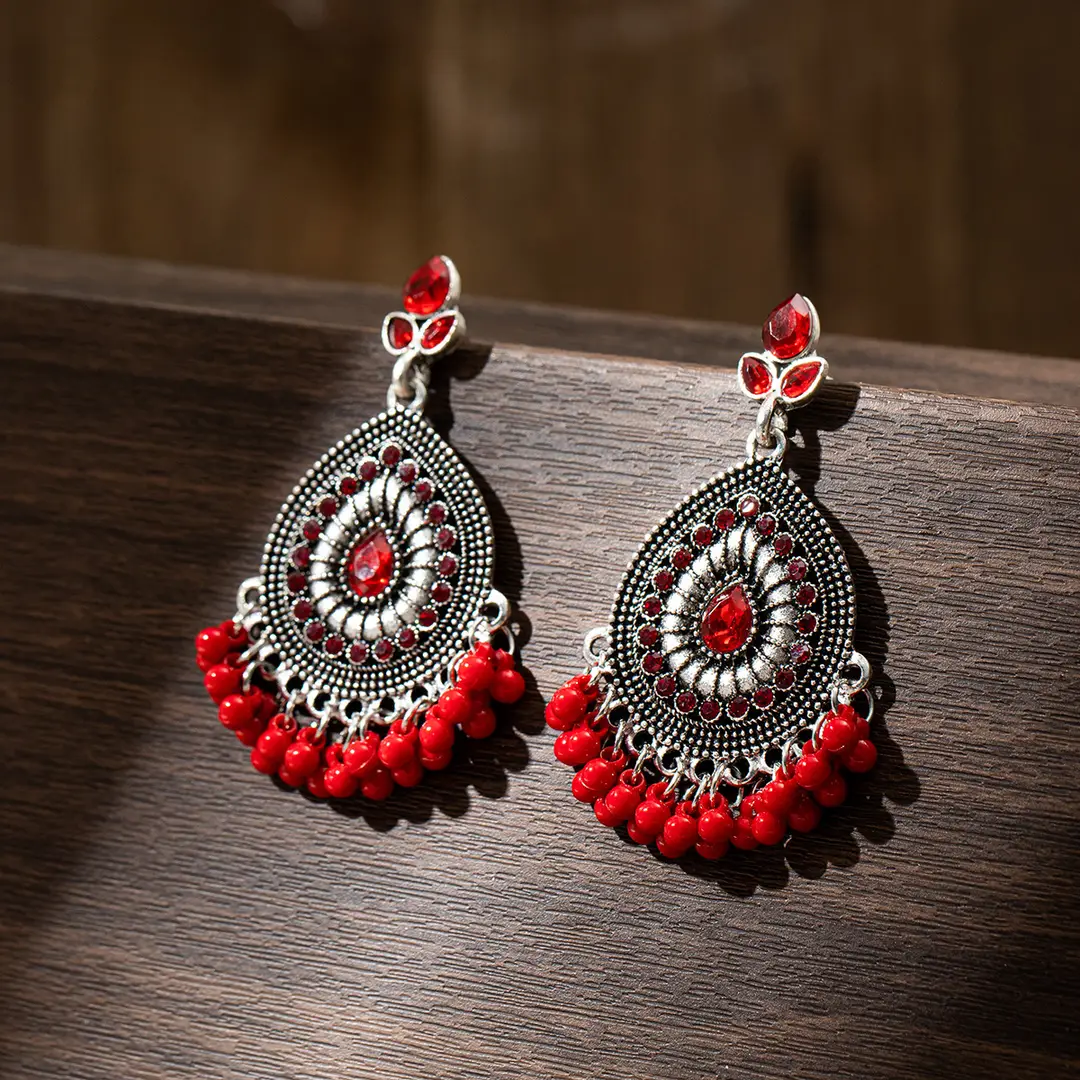 Round Full Diamond Pearl Tassel Earrings, Exotic Crystal Long Ethnic Style Beaded Gold Earrings, Travel Street Photography — feature 15