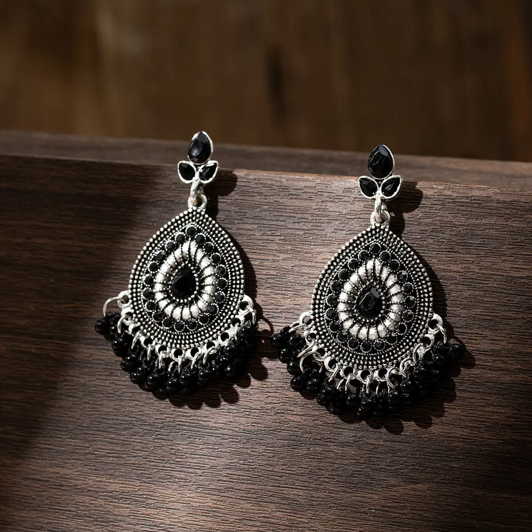 Round Full Diamond Pearl Tassel Earrings, Exotic Crystal Long Ethnic Style Beaded Gold Earrings, Travel Street Photography — feature 22