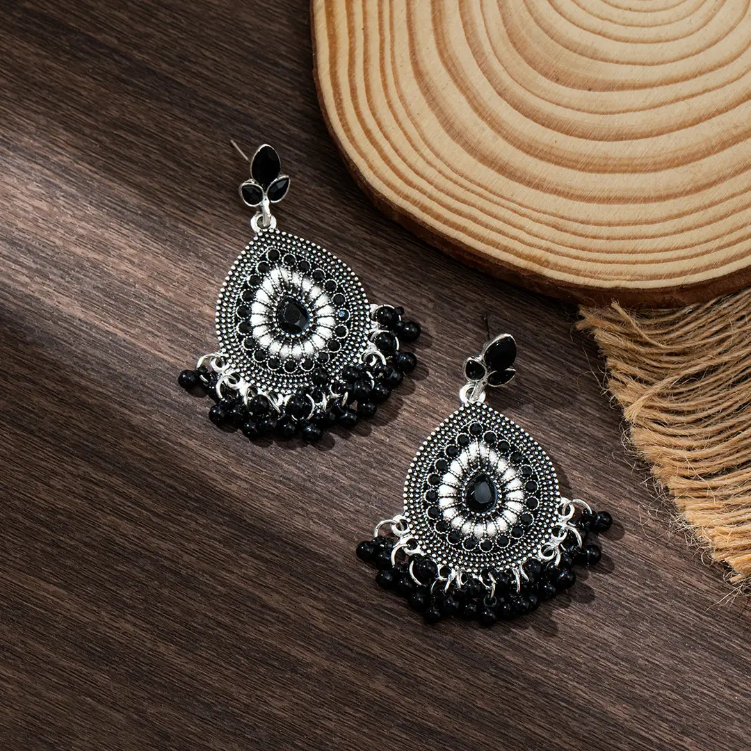 Round Full Diamond Pearl Tassel Earrings, Exotic Crystal Long Ethnic Style Beaded Gold Earrings, Travel Street Photography — feature 24