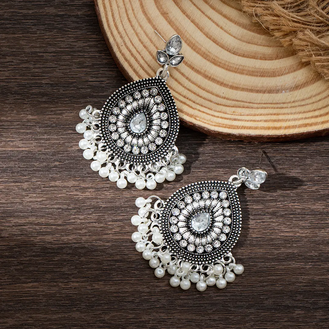 Round Full Diamond Pearl Tassel Earrings, Exotic Crystal Long Ethnic Style Beaded Gold Earrings, Travel Street Photography — feature 25