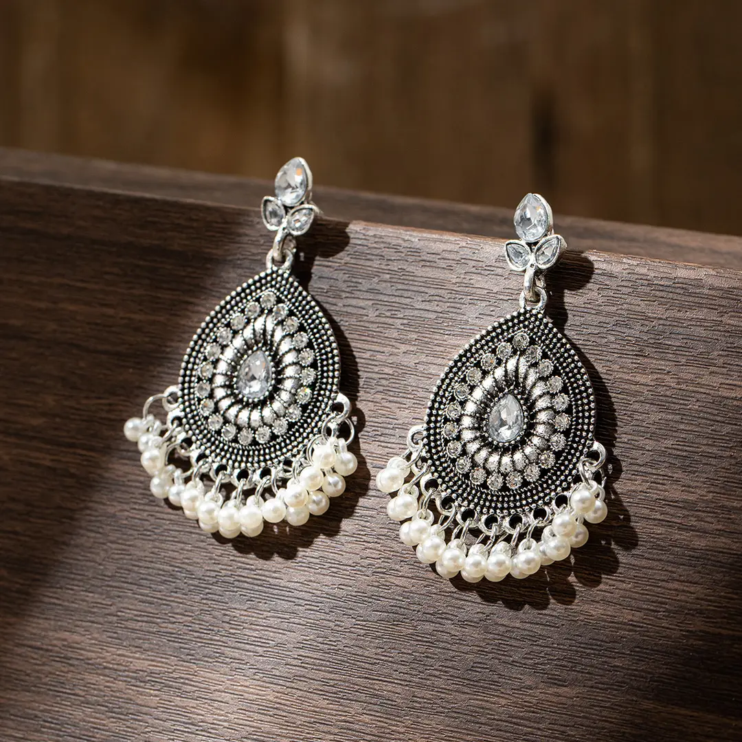 Round Full Diamond Pearl Tassel Earrings, Exotic Crystal Long Ethnic Style Beaded Gold Earrings, Travel Street Photography — feature 26