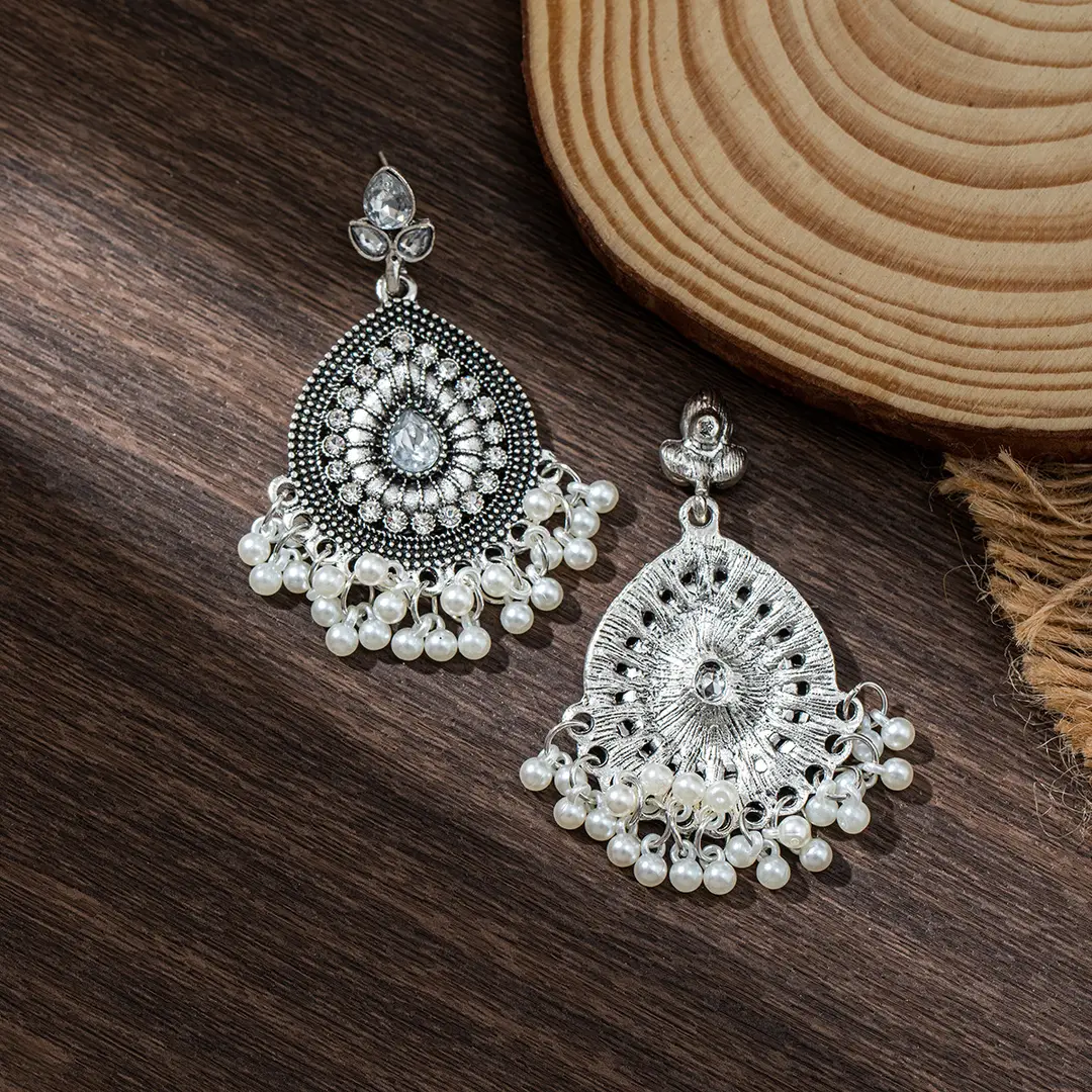 Round Full Diamond Pearl Tassel Earrings, Exotic Crystal Long Ethnic Style Beaded Gold Earrings, Travel Street Photography — feature 27