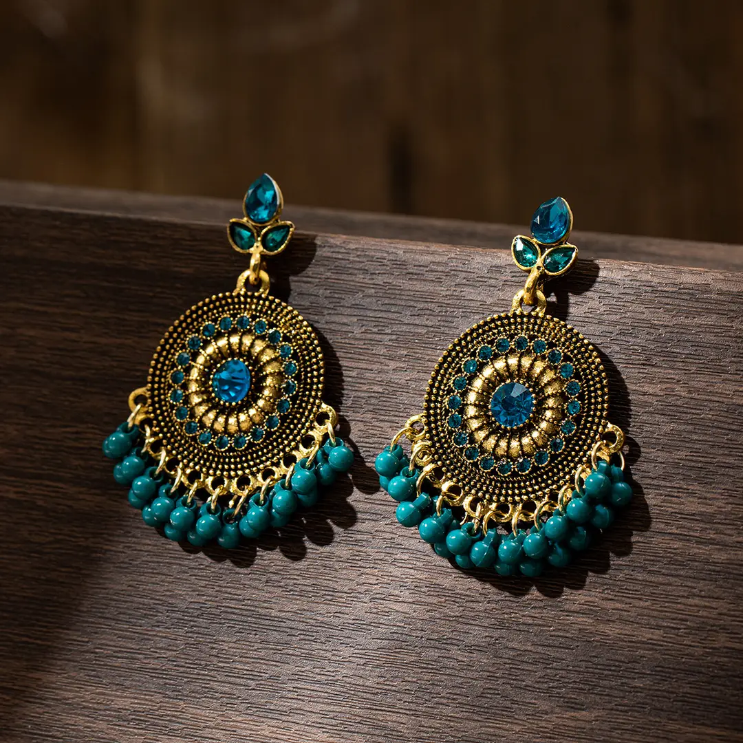 Round Full Diamond Pearl Tassel Earrings, Exotic Crystal Long Ethnic Style Beaded Gold Earrings, Travel Street Photography — feature 3