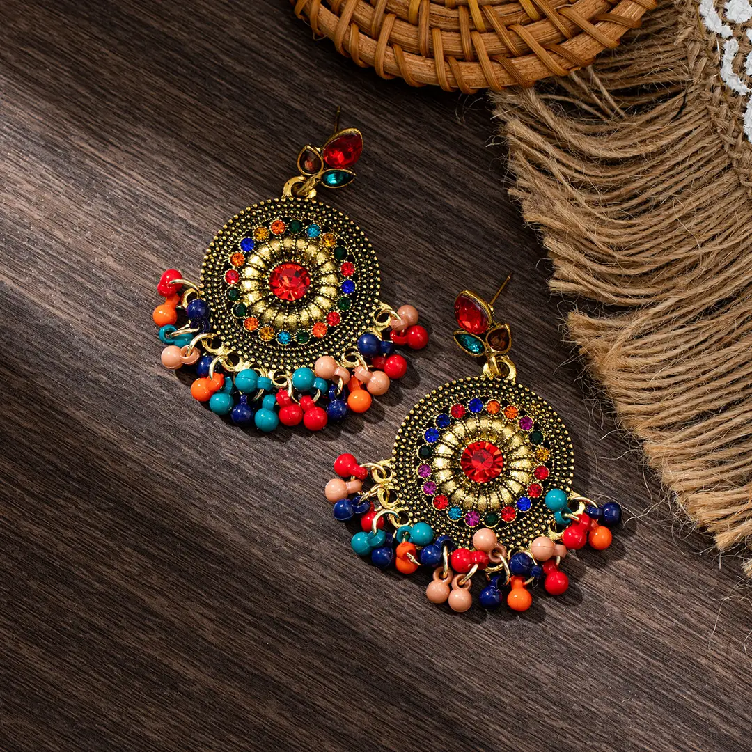 Round Full Diamond Pearl Tassel Earrings, Exotic Crystal Long Ethnic Style Beaded Gold Earrings, Travel Street Photography — feature 6