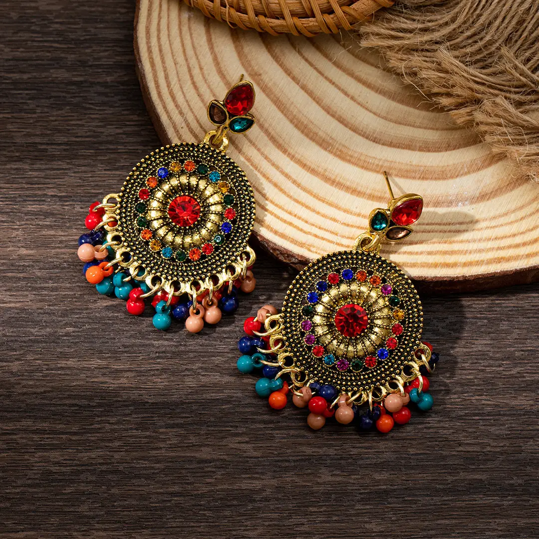 Round Full Diamond Pearl Tassel Earrings, Exotic Crystal Long Ethnic Style Beaded Gold Earrings, Travel Street Photography — feature 7