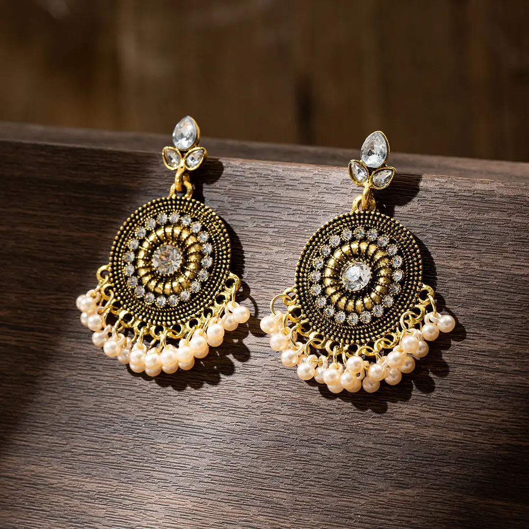 Round Full Diamond Pearl Tassel Earrings, Exotic Crystal Long Ethnic Style Beaded Gold Earrings, Travel Street Photography — feature 8
