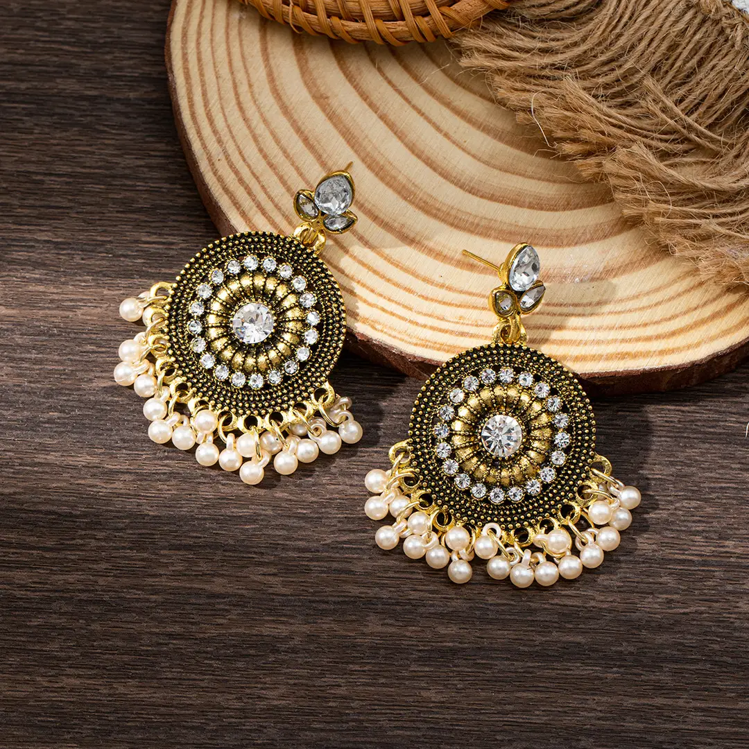 Round Full Diamond Pearl Tassel Earrings, Exotic Crystal Long Ethnic Style Beaded Gold Earrings, Travel Street Photography — feature 9