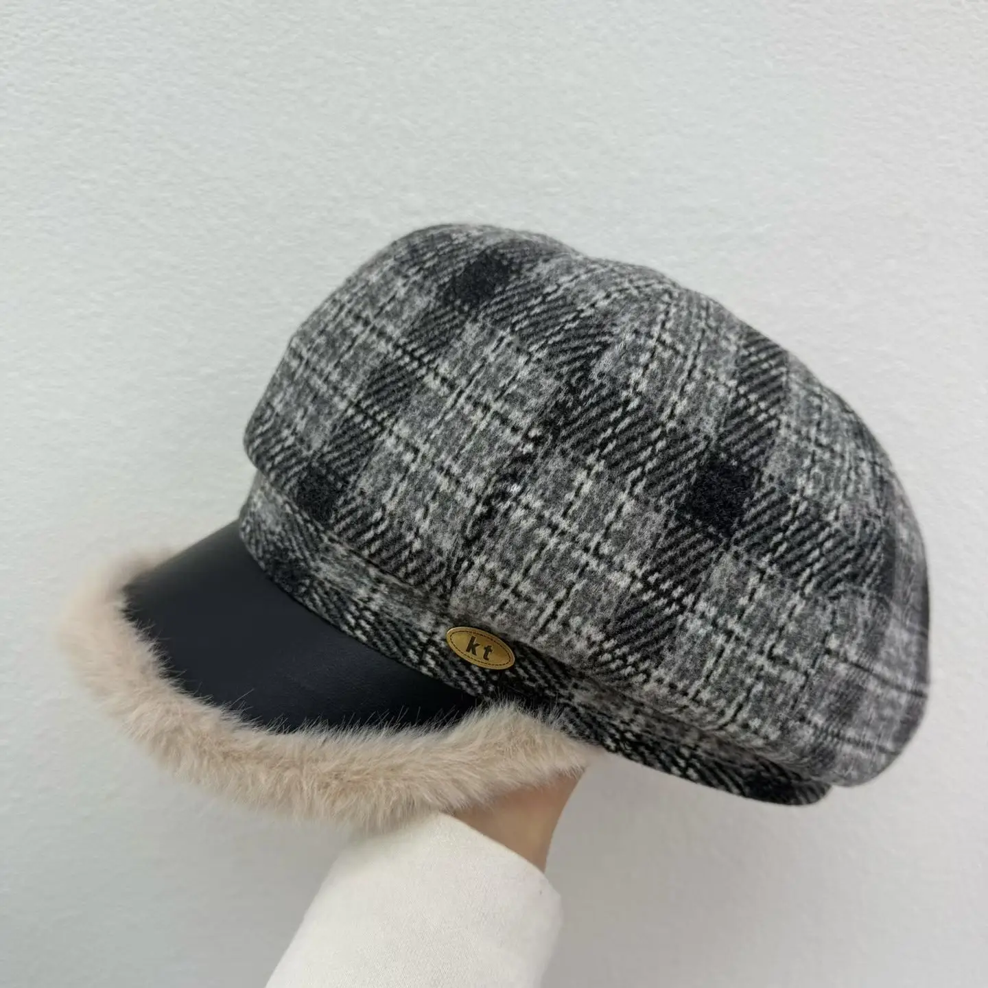 Women Korean Style Plaid Warm Brim Hat - Image 2