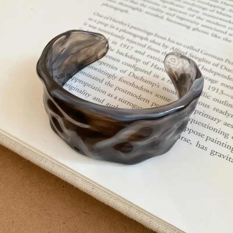 Autumn and Winter Retro Acrylic Irregular Bracelet New Simple Commuter Fashion Bracelet Niche High-End Hand Jewelry for Women — feature 16