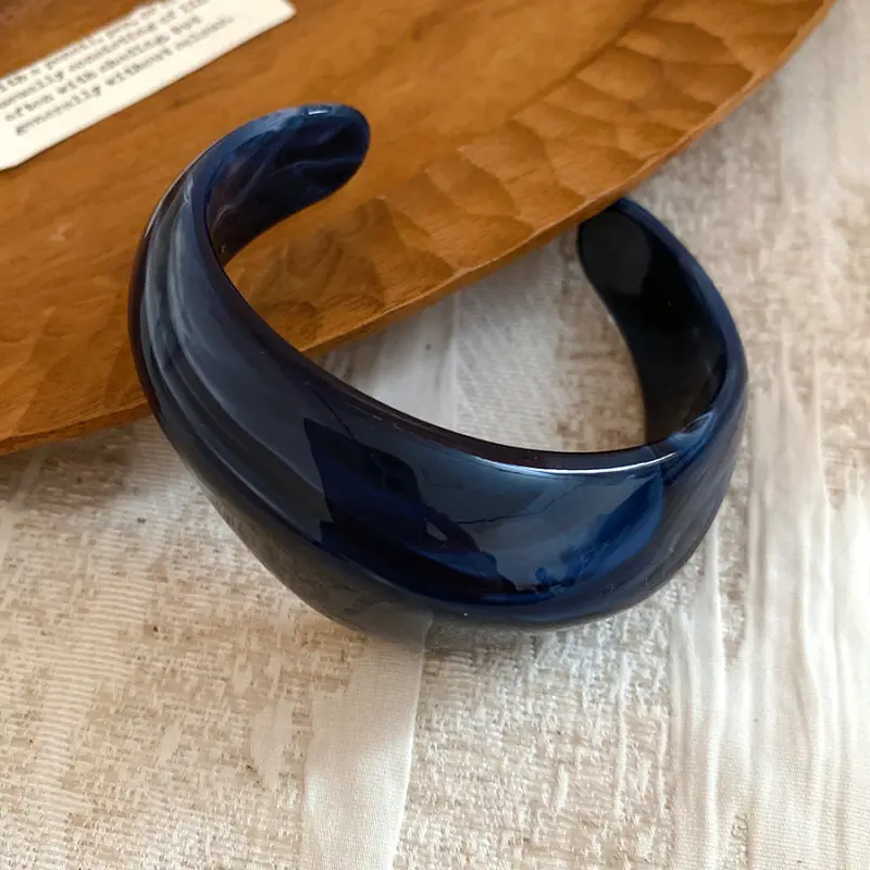 Autumn and Winter Retro Acrylic Irregular Bracelet New Simple Commuter Fashion Bracelet Niche High-End Hand Jewelry for Women
