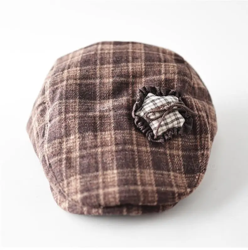 Women Retro Plaid Duckbill Hat with Smiley Button — feature 3