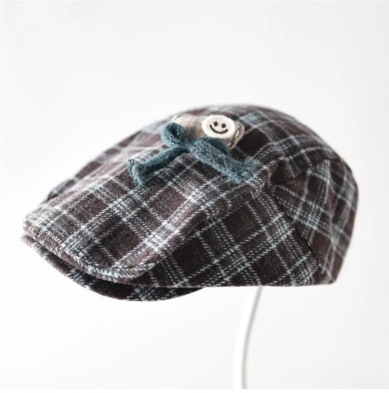 Women Retro Plaid Duckbill Hat with Smiley Button — feature 4