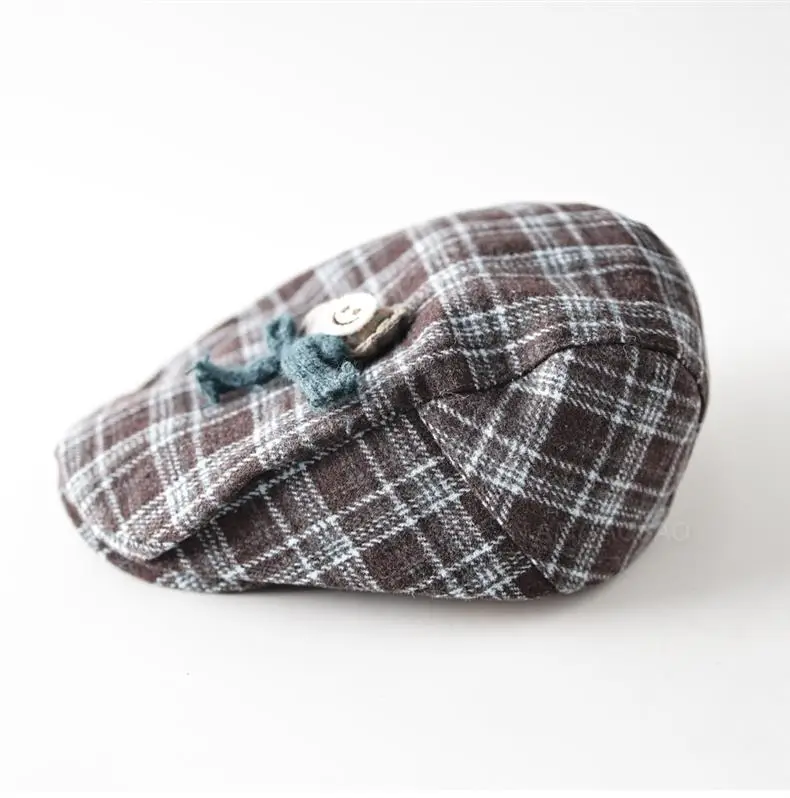 Women Retro Plaid Duckbill Hat with Smiley Button — feature 5