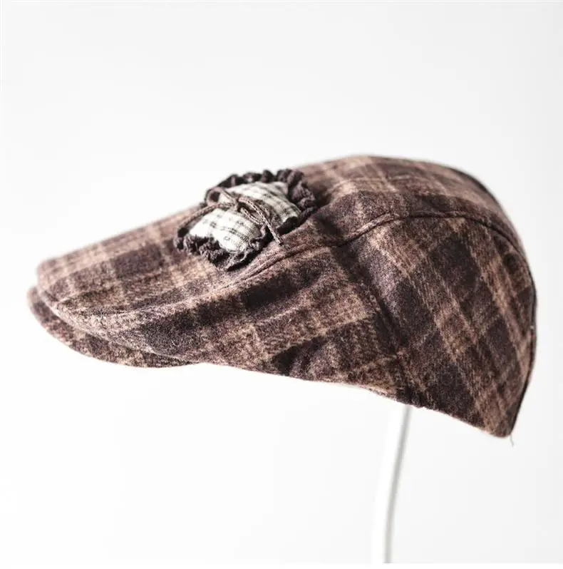Women Retro Plaid Duckbill Hat with Smiley Button — feature 8