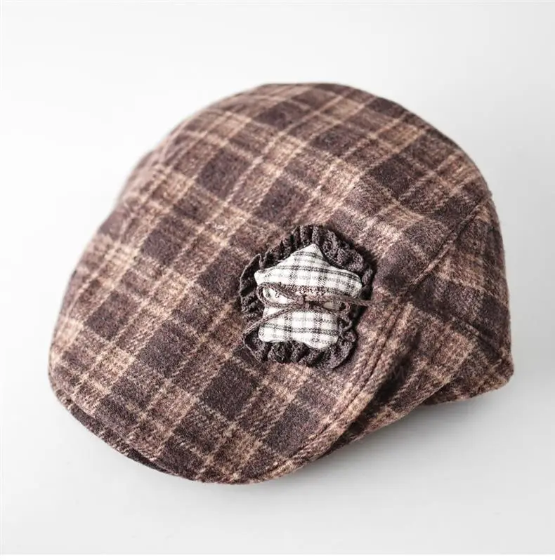 Women Retro Plaid Duckbill Hat with Smiley Button — feature 9