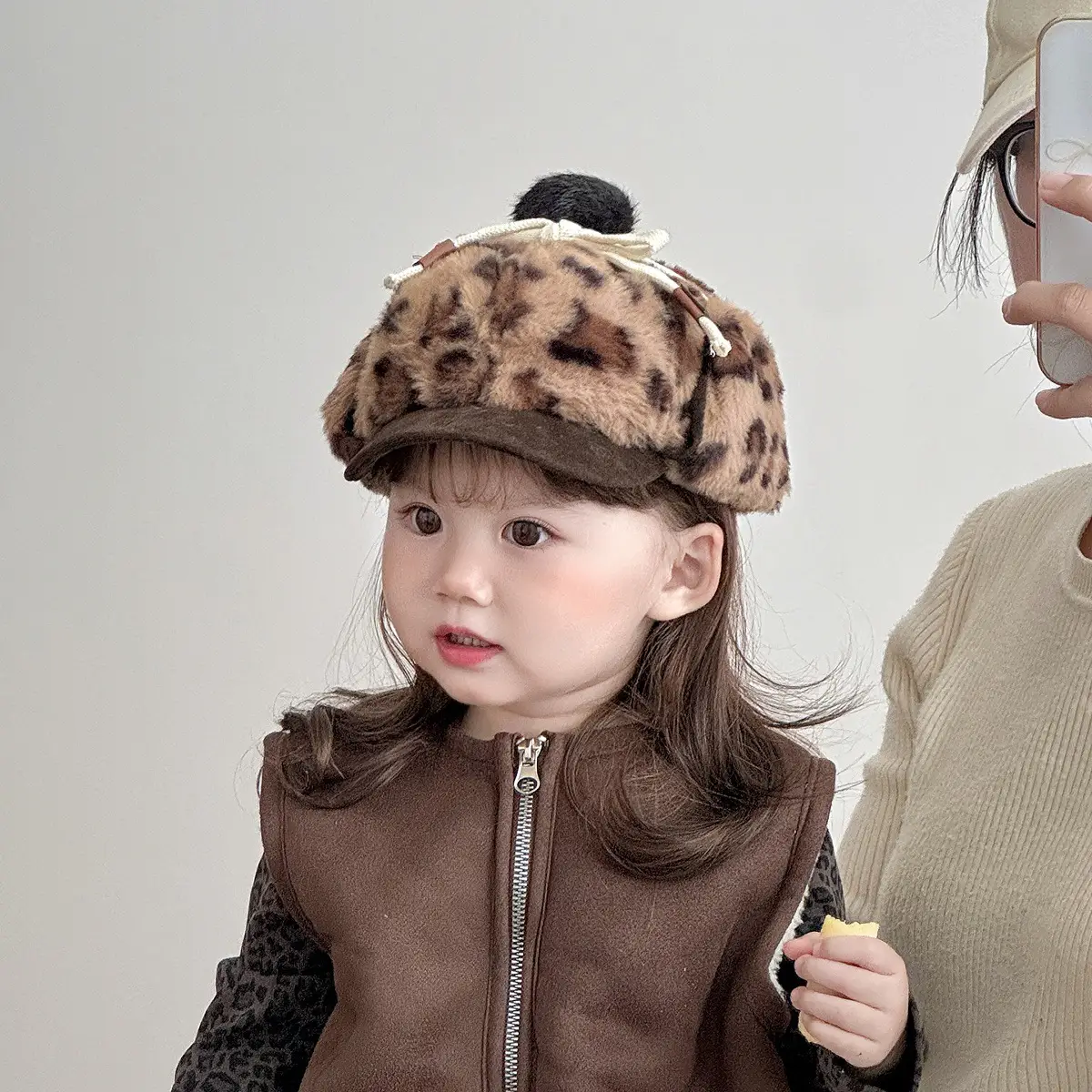 Baby Winter Plush Hat with Leopard Print Ear Protection — feature 4