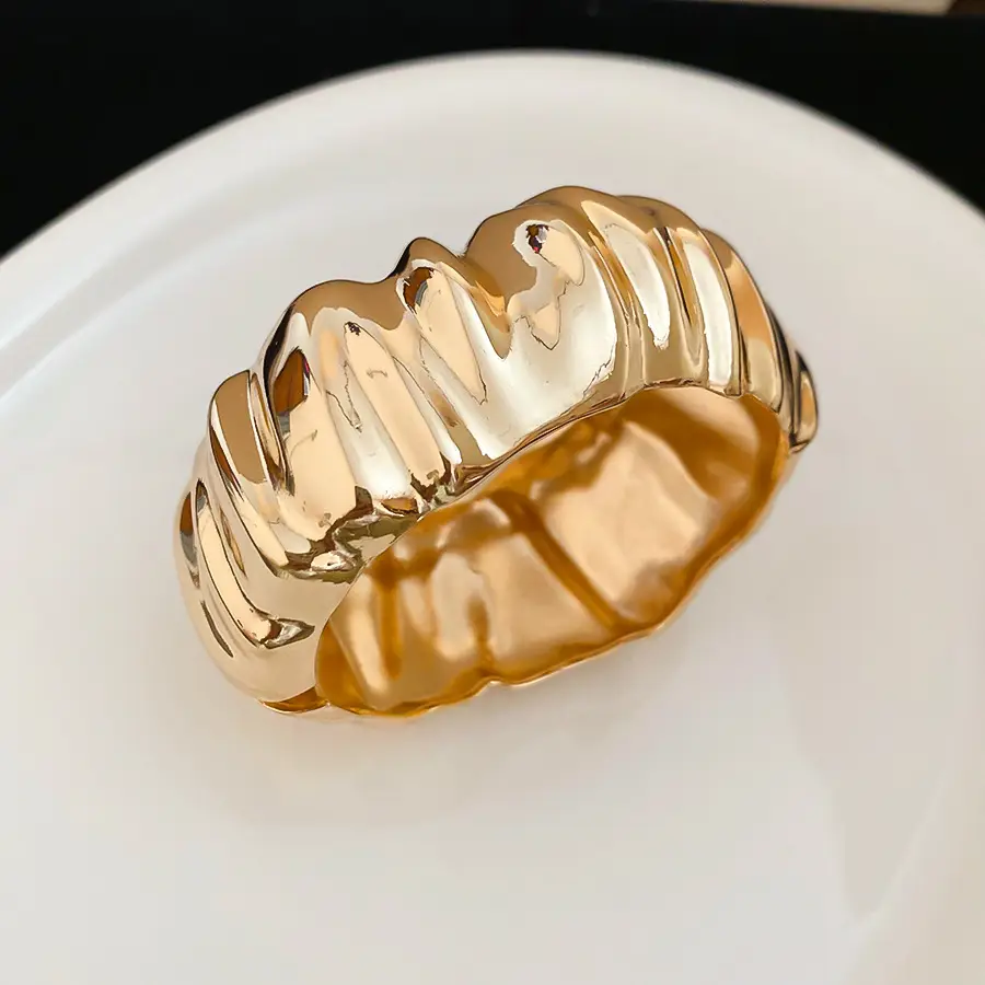 European and American Metal Heavy Industry Open Bracelet New Fashion Exquisite Attendance Armband Accessible Luxury High-End Design Hand Jewelry for Women — feature 12
