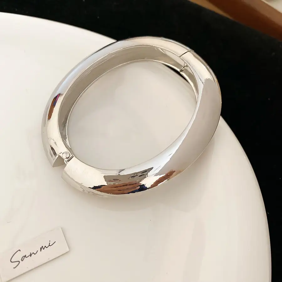 European and American Metal Heavy Industry Open Bracelet New Fashion Exquisite Attendance Armband Accessible Luxury High-End Design Hand Jewelry for Women — feature 13