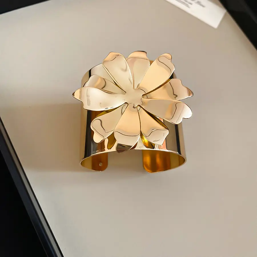 European and American Metal Heavy Industry Open Bracelet New Fashion Exquisite Attendance Armband Accessible Luxury High-End Design Hand Jewelry for Women — feature 14
