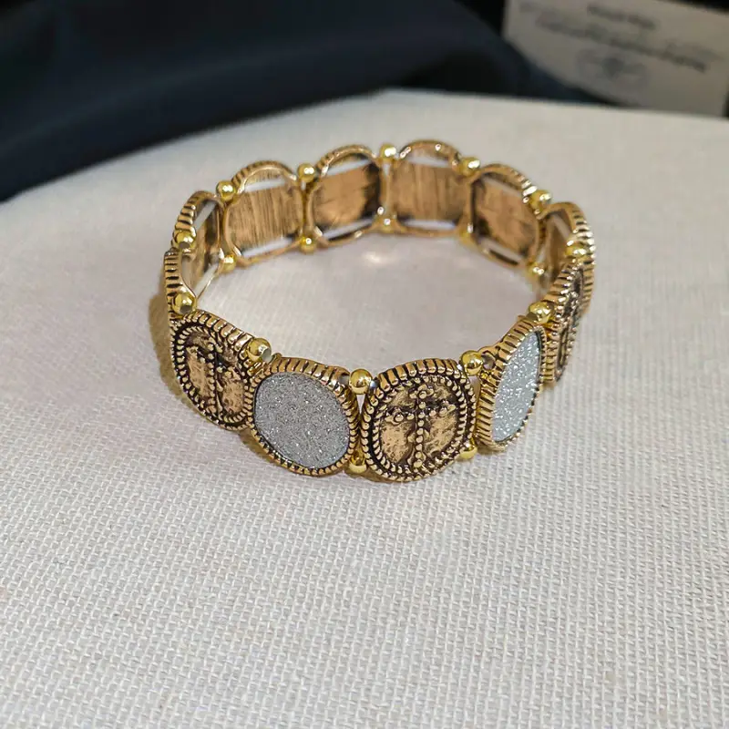 European and American Metal Heavy Industry Open Bracelet New Fashion Exquisite Attendance Armband Accessible Luxury High-End Design Hand Jewelry for Women — feature 15