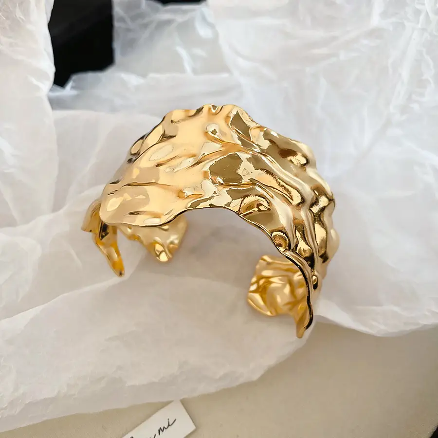 European and American Metal Heavy Industry Open Bracelet New Fashion Exquisite Attendance Armband Accessible Luxury High-End Design Hand Jewelry for Women — feature 4