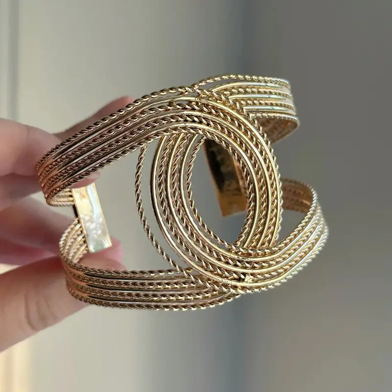 European and American Metal Heavy Industry Open Bracelet New Fashion Exquisite Attendance Armband Accessible Luxury High-End Design Hand Jewelry for Women — feature 5