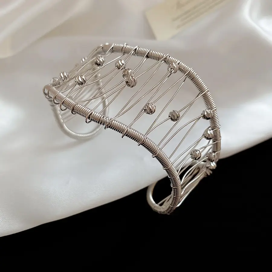 European and American Metal Heavy Industry Open Bracelet New Fashion Exquisite Attendance Armband Accessible Luxury High-End Design Hand Jewelry for Women — feature 7