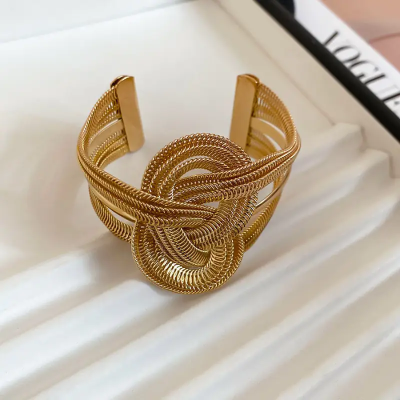European and American Metal Heavy Industry Open Bracelet New Fashion Exquisite Attendance Armband Accessible Luxury High-End Design Hand Jewelry for Women