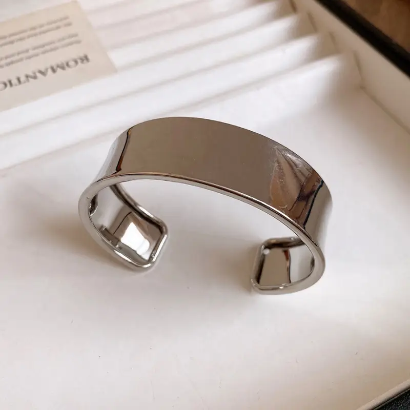 European and American Metal Heavy Industry Open Bracelet New Fashion Exquisite Attendance Armband Accessible Luxury High-End Design Hand Jewelry for Women