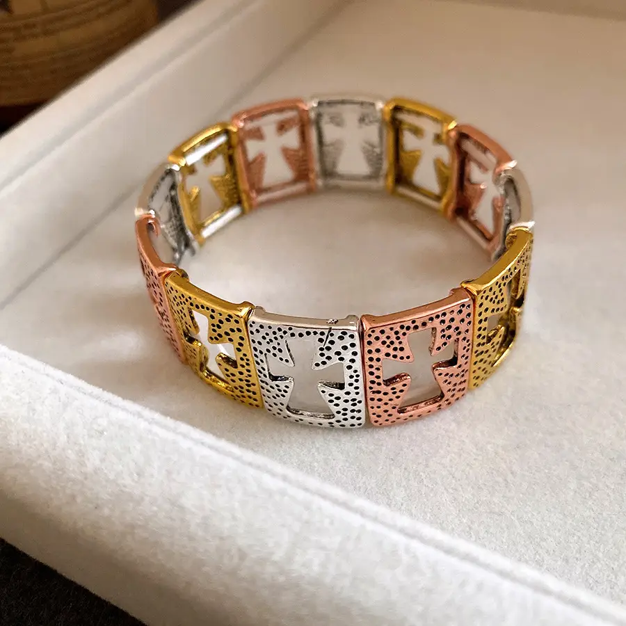 European and American Metal Heavy Industry Open Bracelet New Fashion Exquisite Attendance Armband Accessible Luxury High-End Design Hand Jewelry for Women
