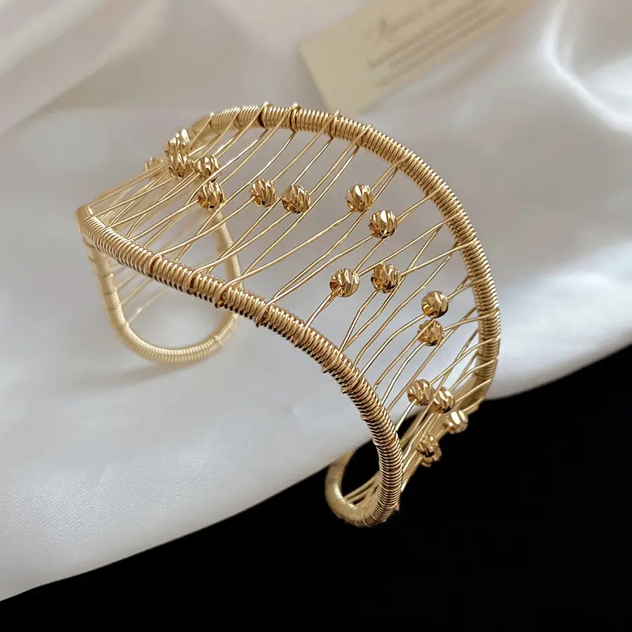 European and American Metal Heavy Industry Open Bracelet New Fashion Exquisite Attendance Armband Accessible Luxury High-End Design Hand Jewelry for Women