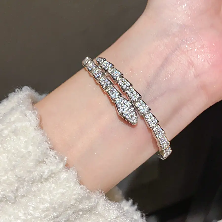 18K Real Gold Electroplated Snake-Shaped Splicing Buckle Bracelet Retro Fashion Elegant Bracelet Accessible Luxury High-End Jewelry for Women — feature 10