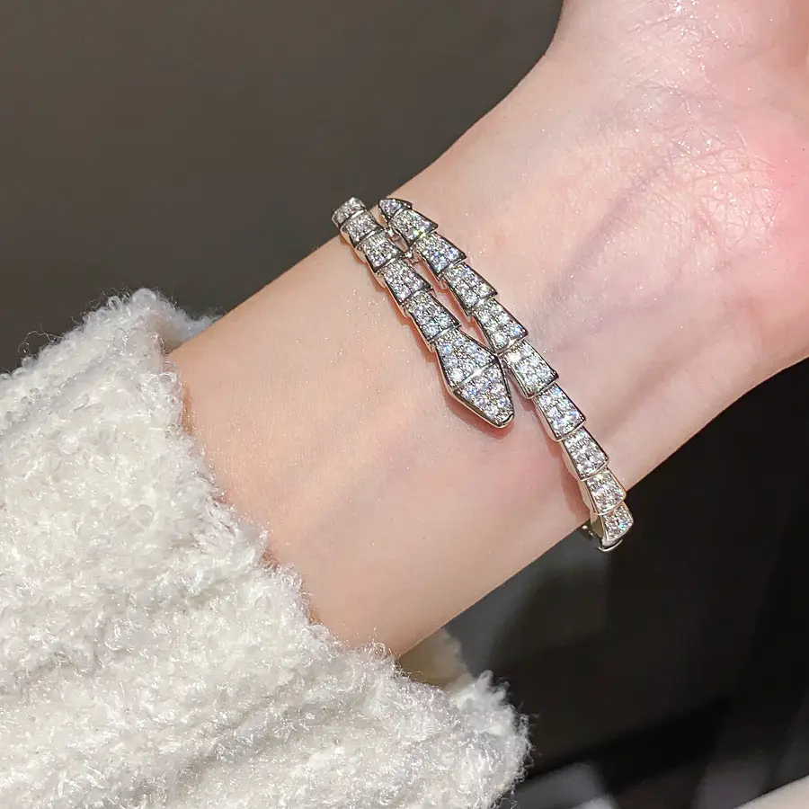 18K Real Gold Electroplated Snake-Shaped Splicing Buckle Bracelet Retro Fashion Elegant Bracelet Accessible Luxury High-End Jewelry for Women — feature 14