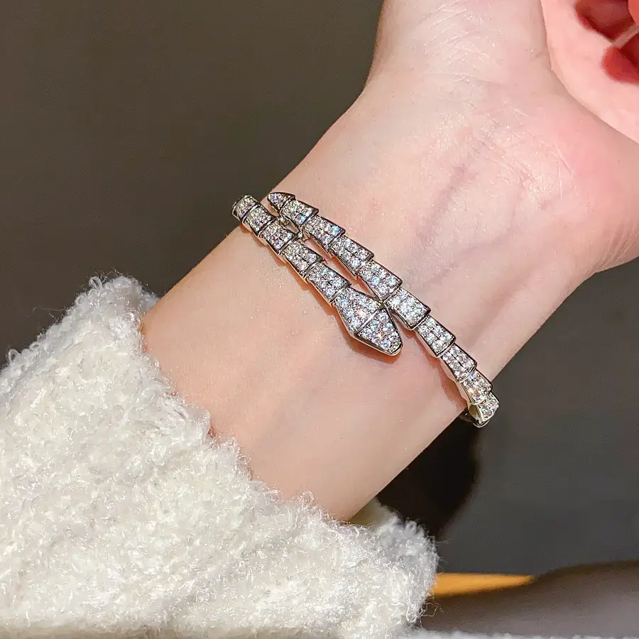 18K Real Gold Electroplated Snake-Shaped Splicing Buckle Bracelet Retro Fashion Elegant Bracelet Accessible Luxury High-End Jewelry for Women — feature 18