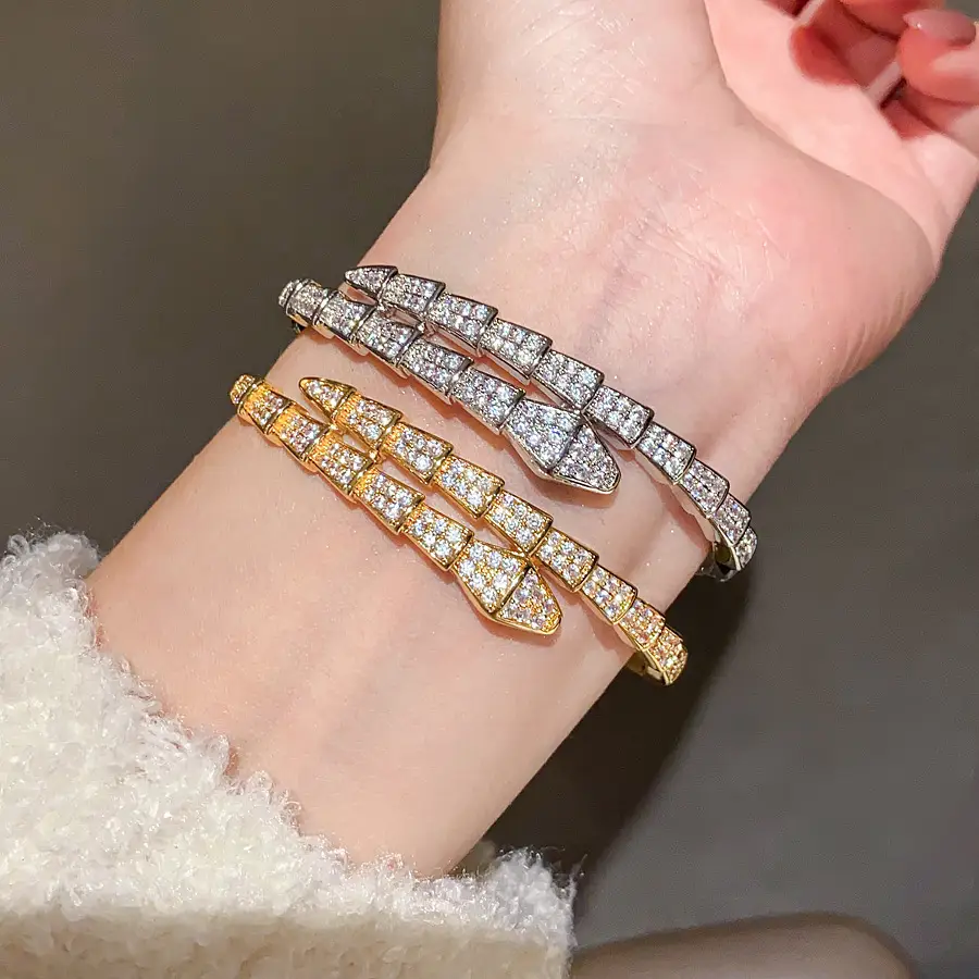 18K Real Gold Electroplated Snake-Shaped Splicing Buckle Bracelet Retro Fashion Elegant Bracelet Accessible Luxury High-End Jewelry for Women — feature 2