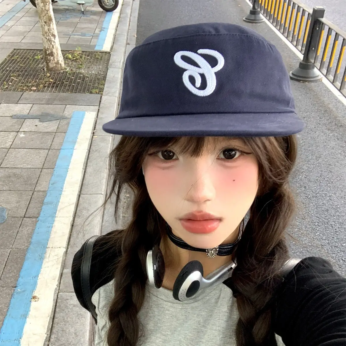 Women Duckbill Cap Black Blue Embroidered Early Autumn - Image 4