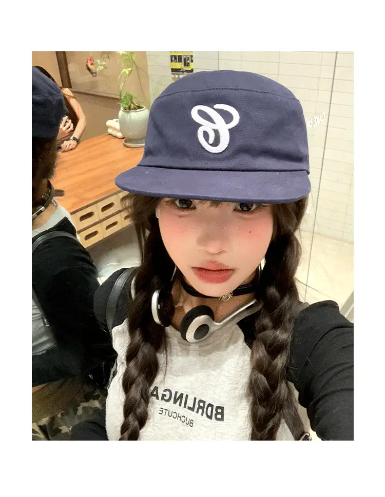 Women Duckbill Cap Black Blue Embroidered Early Autumn — feature 6