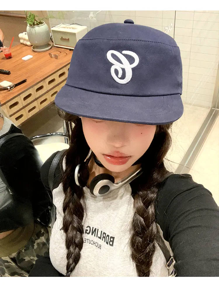 Women Duckbill Cap Black Blue Embroidered Early Autumn — feature 7