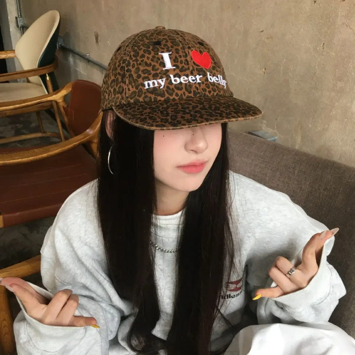 Women New American Retro Flat-Brim Hat with Heart Design - Image 4