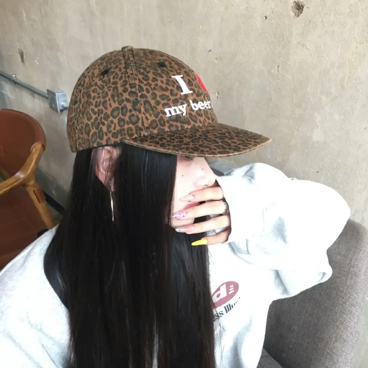 Women New American Retro Flat-Brim Hat with Heart Design - Image 5