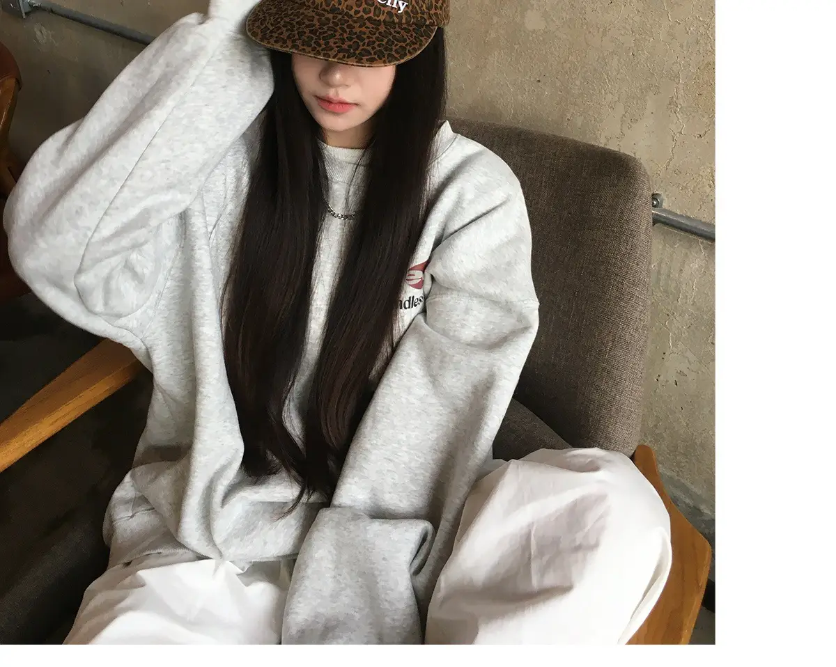 Women New American Retro Flat-Brim Hat with Heart Design — feature 12