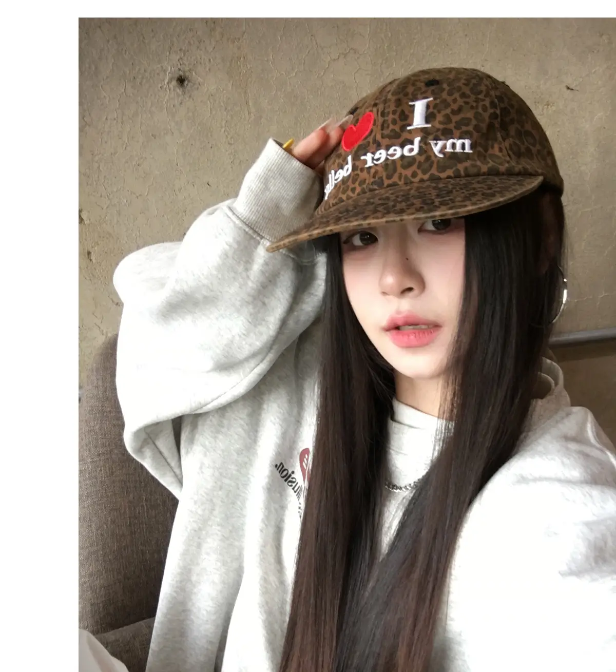 Women New American Retro Flat-Brim Hat with Heart Design — feature 6