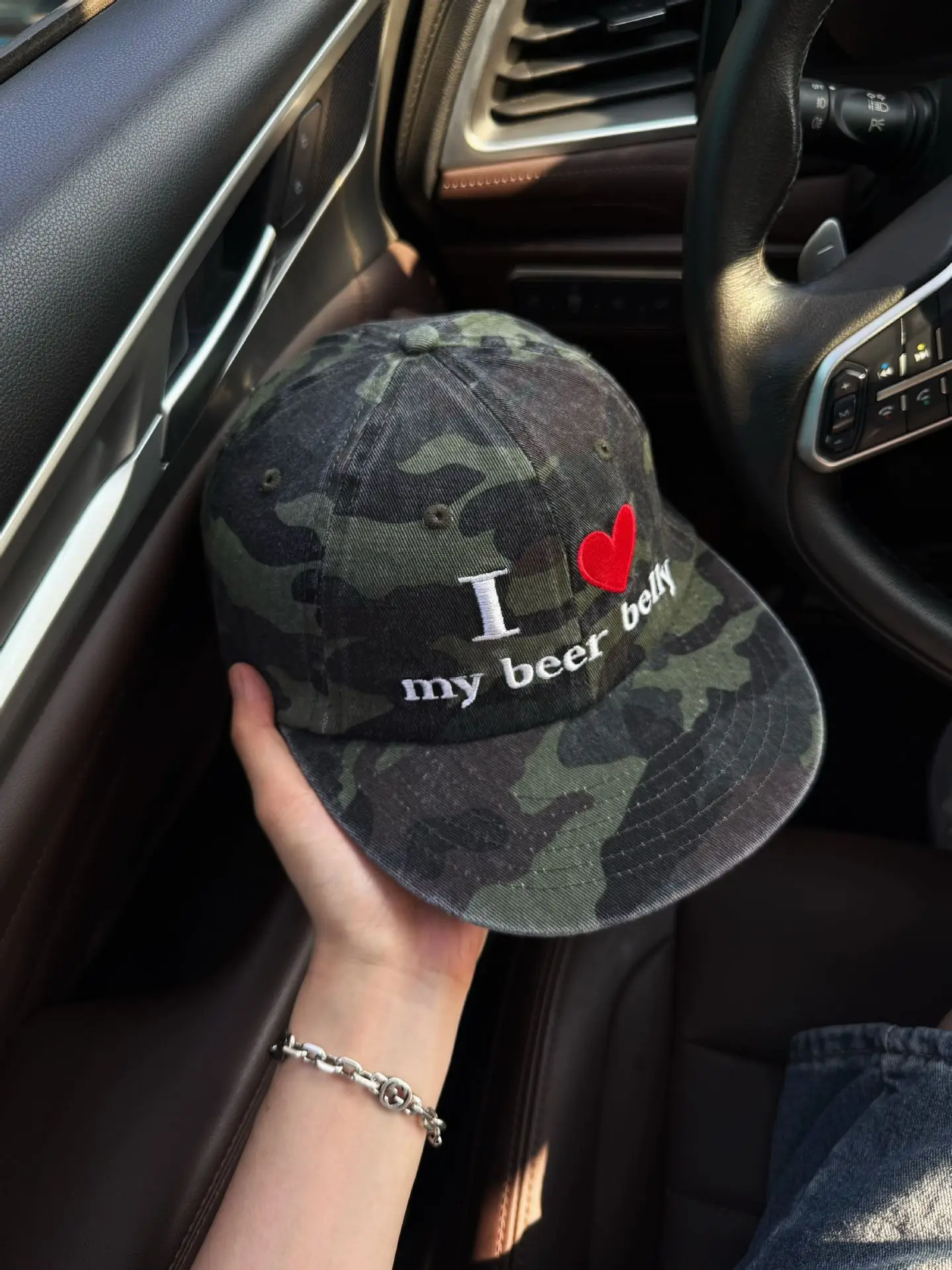 Women New American Retro Flat-Brim Hat with Heart Design - Image 2