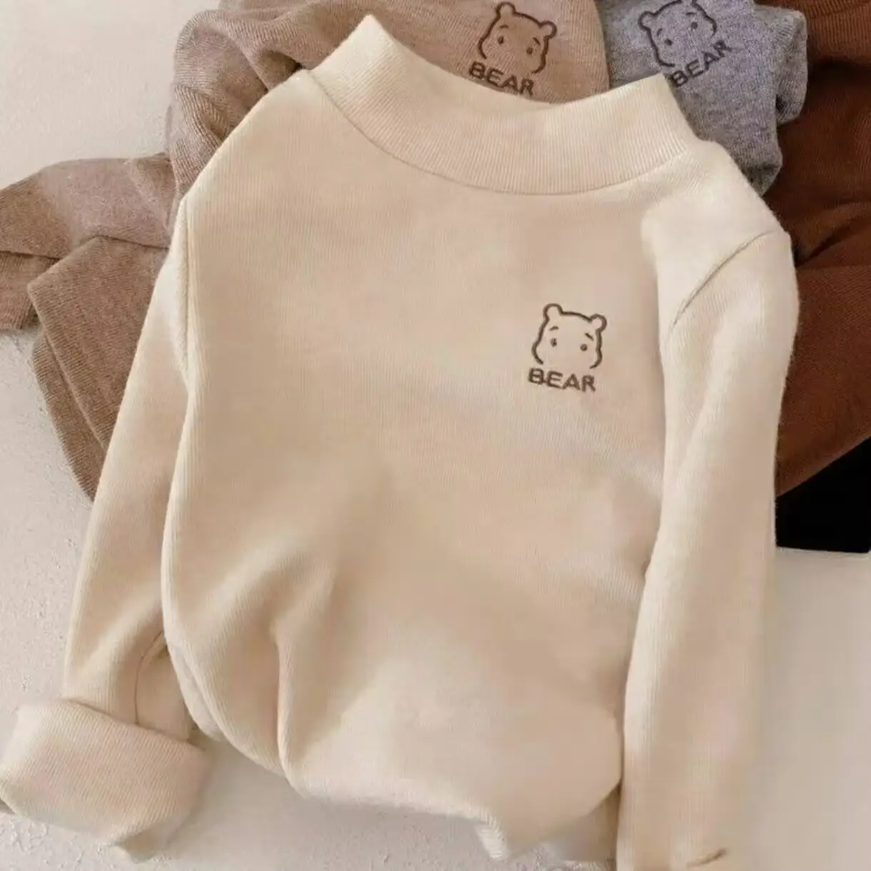 Children's Velvet Half Turtleneck Sweatshirt Beige Bear Print — feature 9