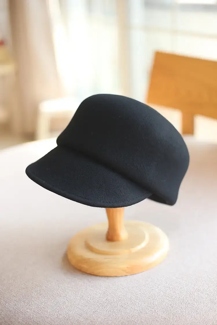 Men Woolen Winter Equestrian Cap Tan — feature 10
