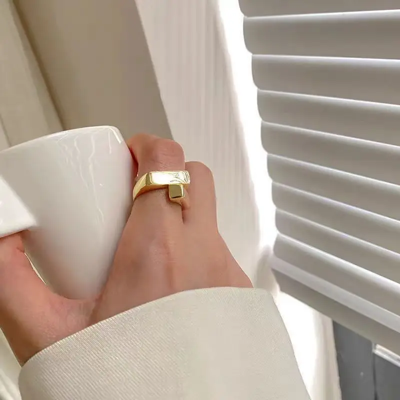Staggered Rectangular Open Index Ring for Women — feature 5