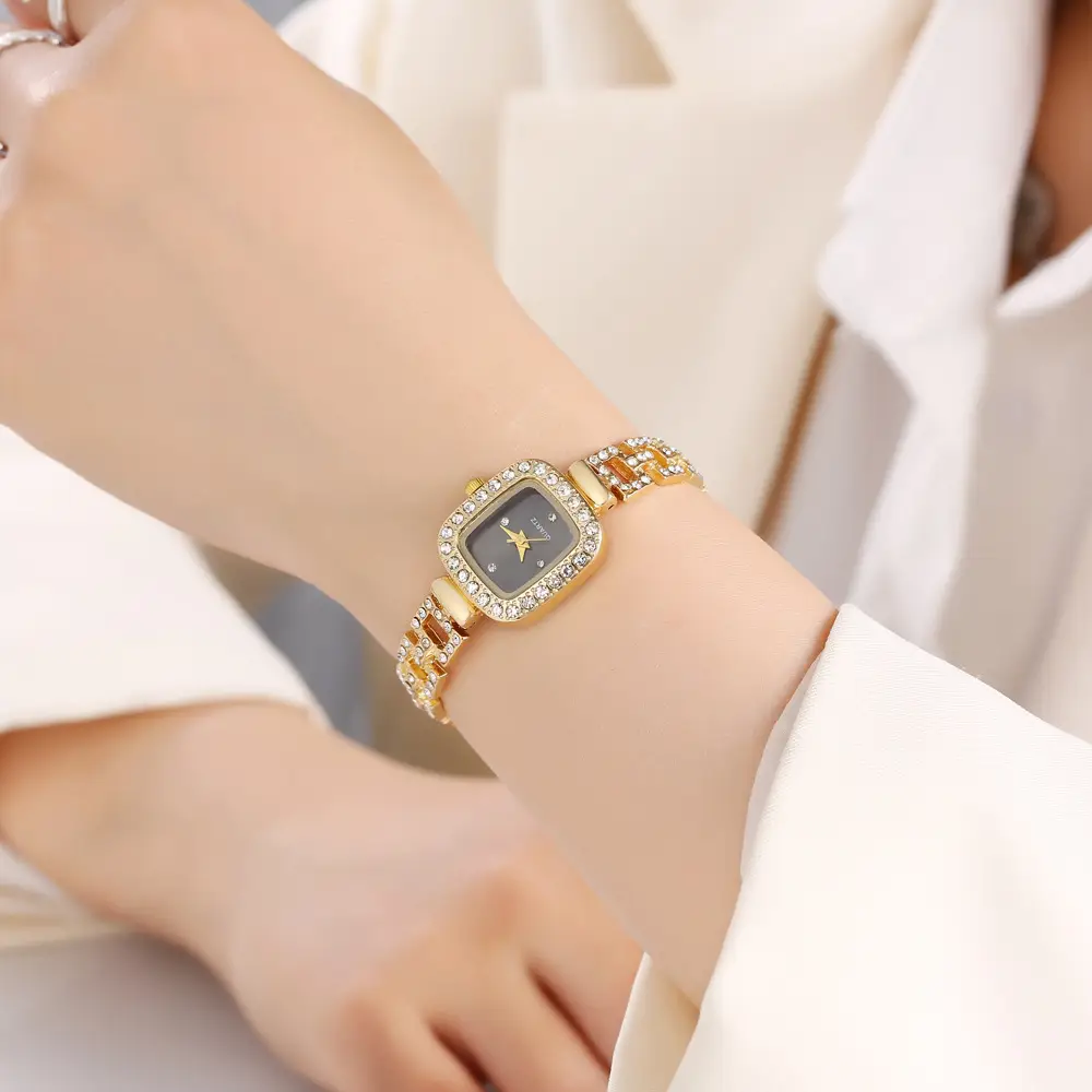 New Diamond-Encrusted Pull-Out Bracelet Watch, Freely Adjustable Niche Gold Quartz Watch, Cross-Border Square Watch, Women's Watch