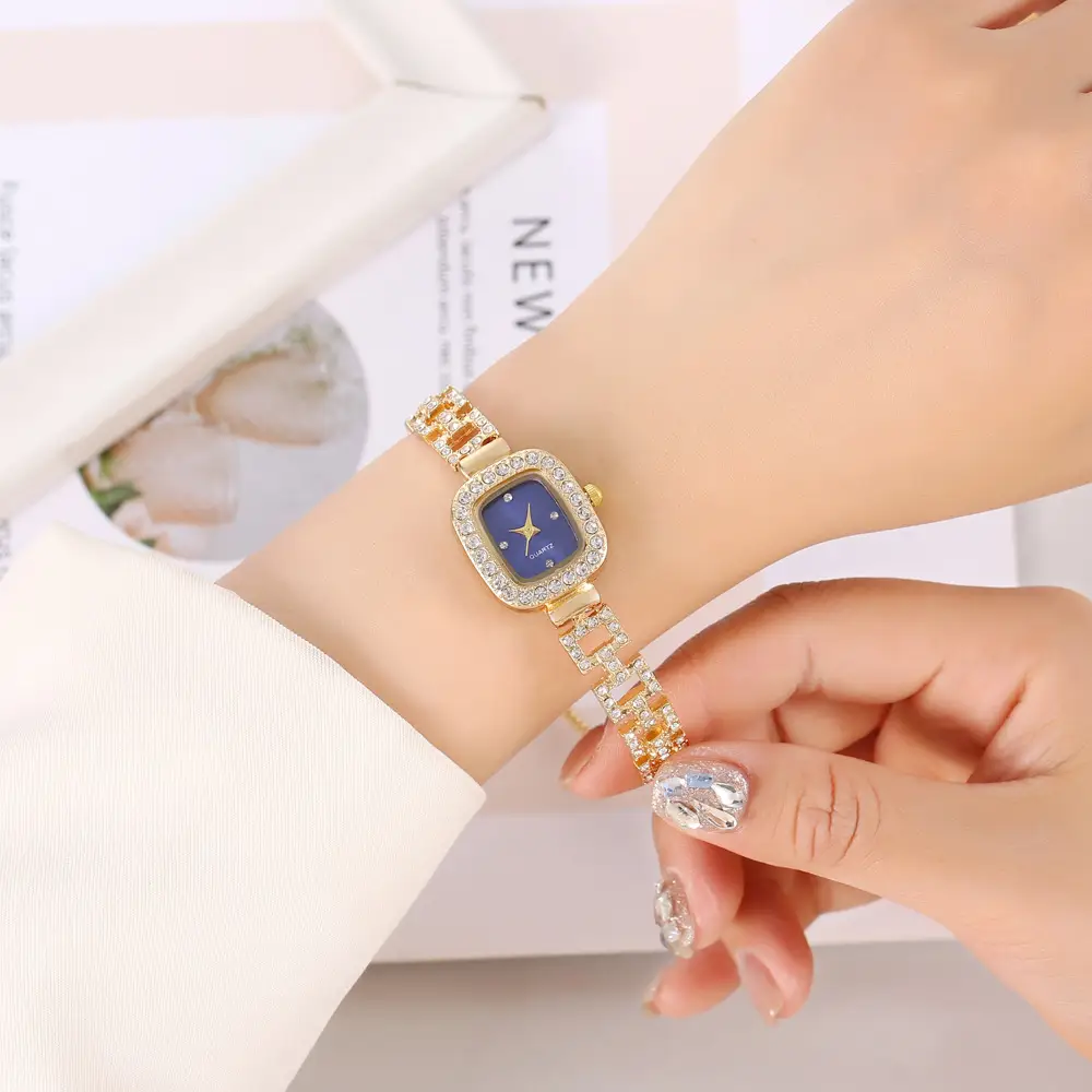 New Diamond-Encrusted Pull-Out Bracelet Watch, Freely Adjustable Niche Gold Quartz Watch, Cross-Border Square Watch, Women's Watch