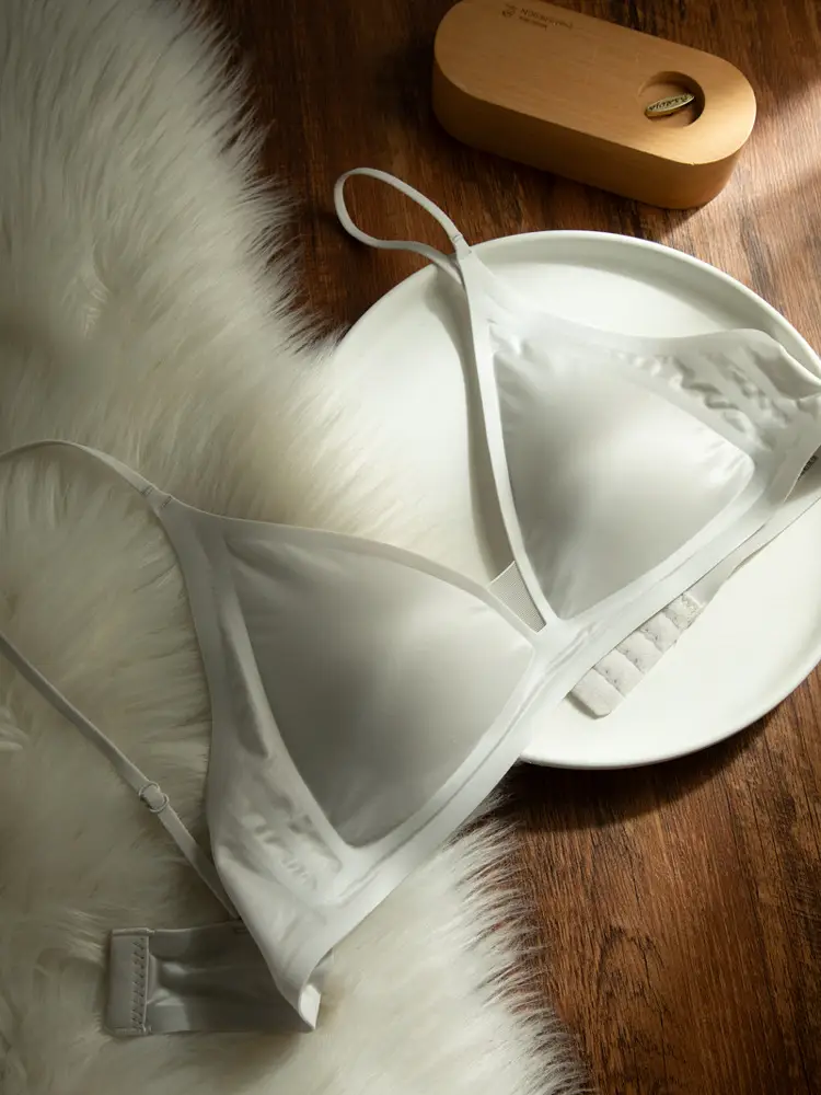 Cynl Milk Satin French Deep V Neck Intimates Women's Summer Spaghetti Straps Seamless Triangle Cup Small Breasts No Rims Thin Bra — feature 16